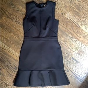 Black size 00P ruffle bottom dress